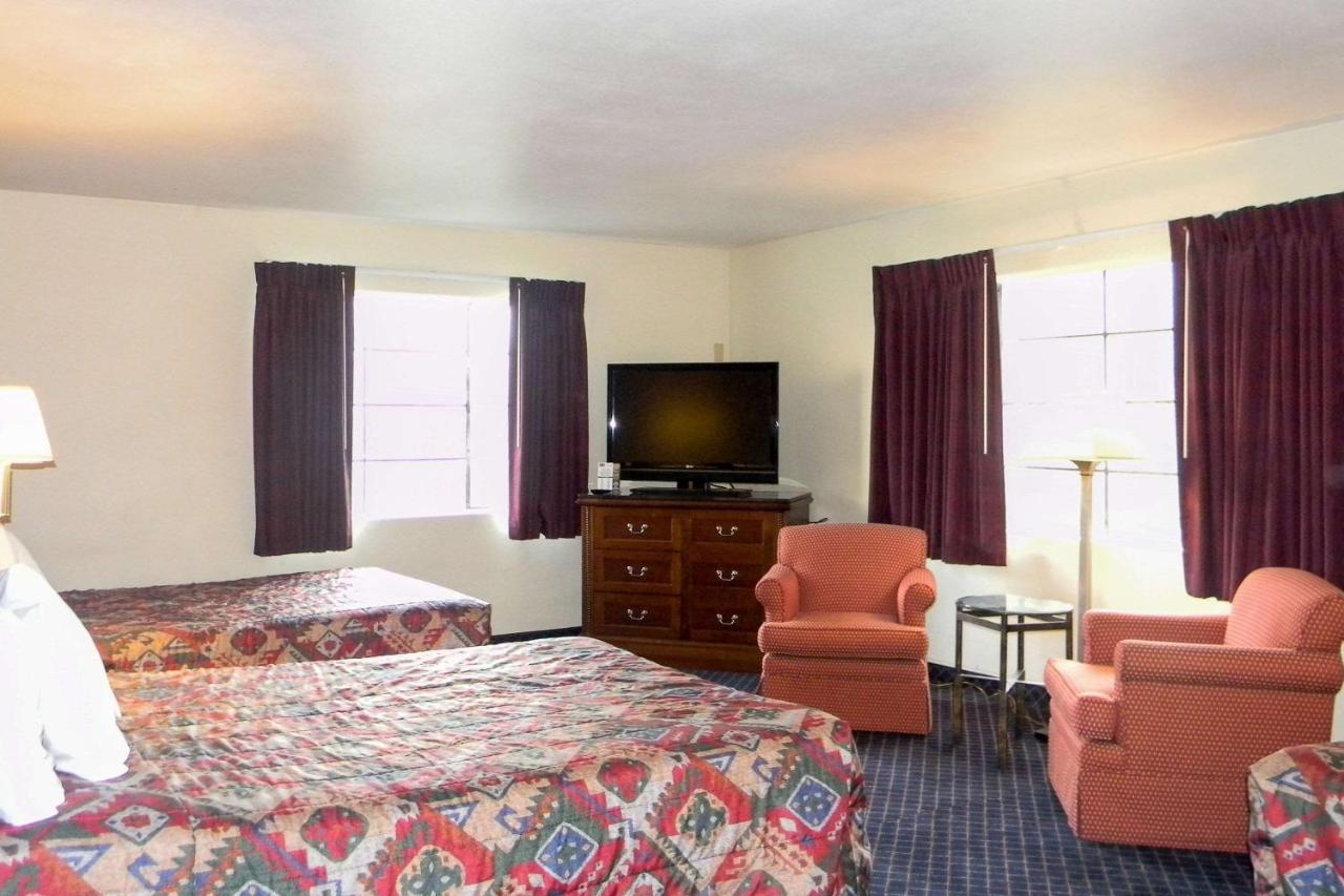 Rodeway Inn Wenatchee Exterior photo